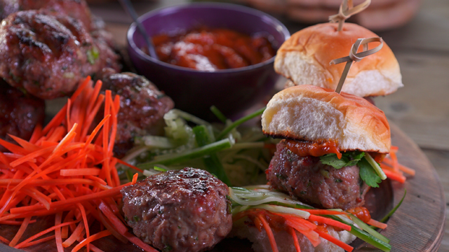 Thai Flavor Veal Burgers with Asian Peanut Sauce